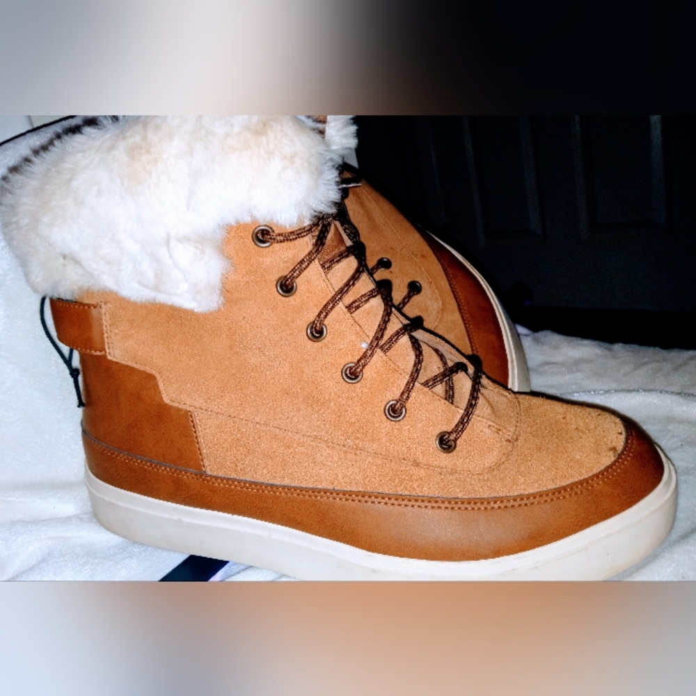 Uggs snow boot men size 11